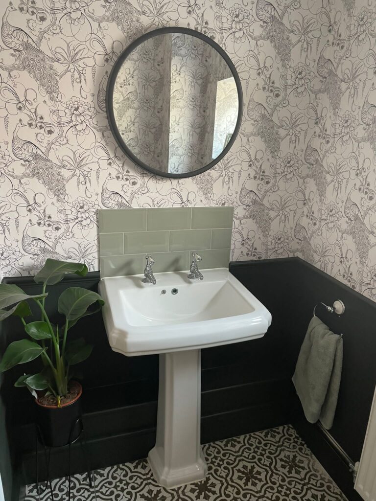 Elegant bathroom sink and mirror